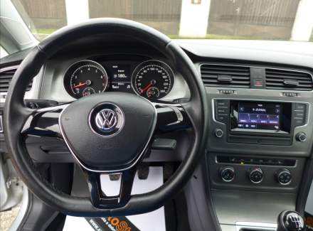 Volkswagen - Golf