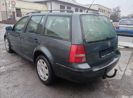 Volkswagen - Golf