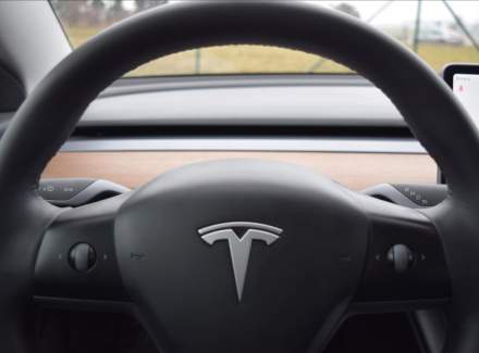 Tesla - Model 3