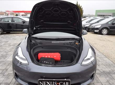 Tesla - Model 3
