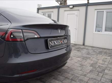 Tesla - Model 3