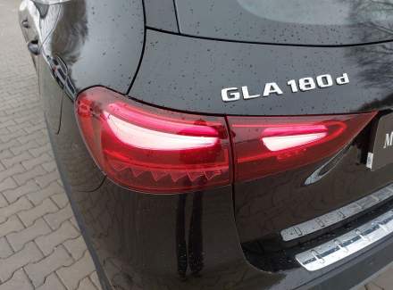 Mercedes-Benz - GLA