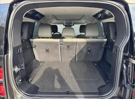 Land Rover - Defender