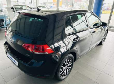 Volkswagen - Golf