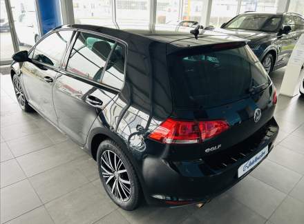 Volkswagen - Golf