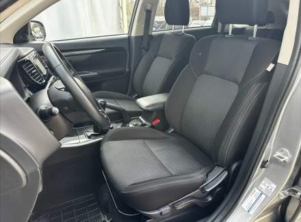 Mitsubishi - Outlander