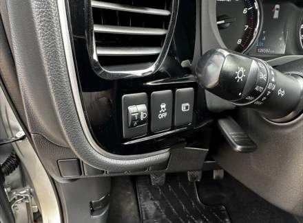 Mitsubishi - Outlander