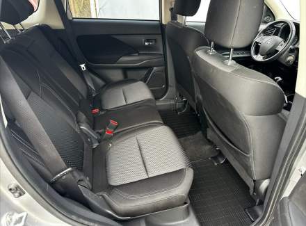 Mitsubishi - Outlander