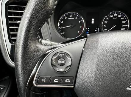 Mitsubishi - Outlander