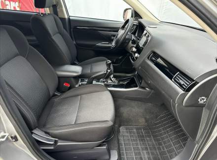 Mitsubishi - Outlander