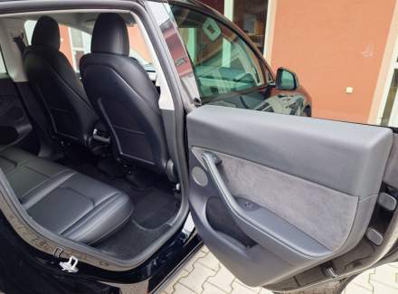 Tesla - Model Y