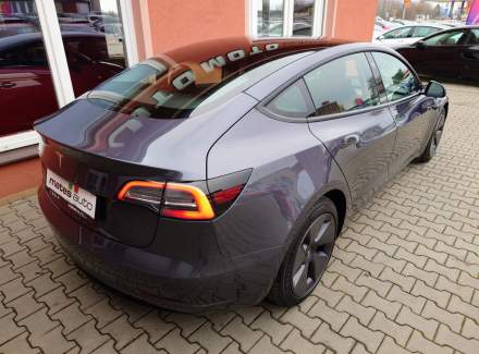 Tesla - Model 3