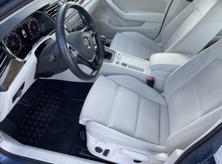Volkswagen - Passat