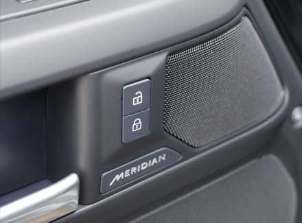 Land Rover - Defender