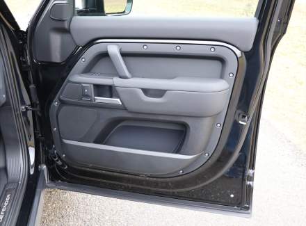 Land Rover - Defender