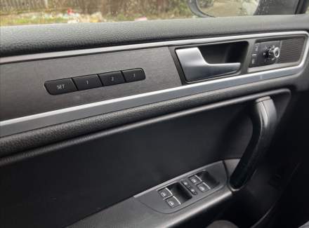 Volkswagen - Touareg