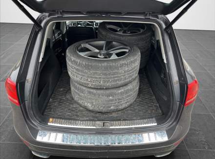 Volkswagen - Touareg