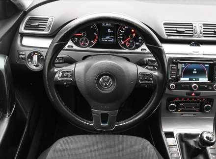 Volkswagen - Passat