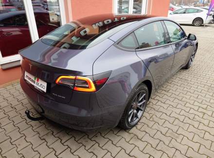 Tesla - Model 3