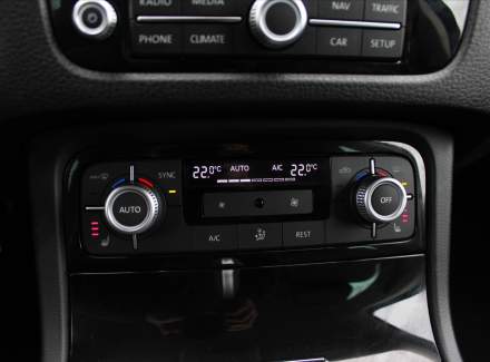 Volkswagen - Touareg