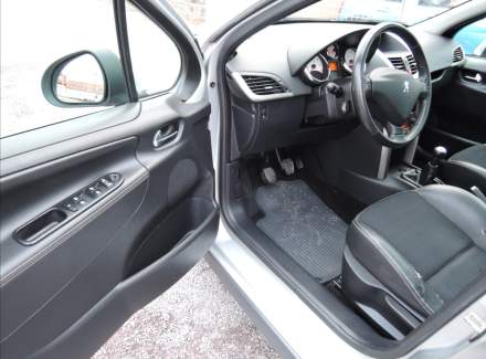 Peugeot - 207