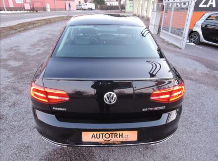 Volkswagen - Passat