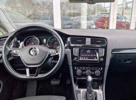 Volkswagen - Golf