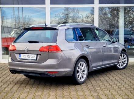 Volkswagen - Golf
