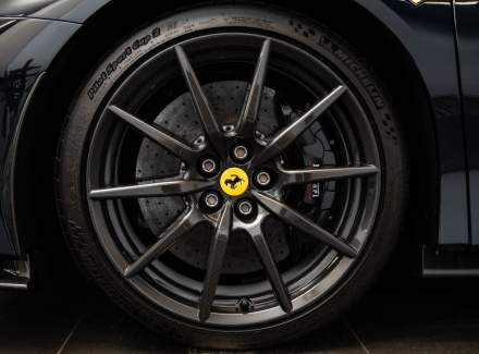 Ferrari - SF90 Stradale