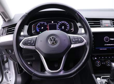 Volkswagen - Passat
