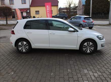 Volkswagen - Golf