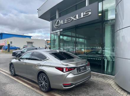 Lexus - ES