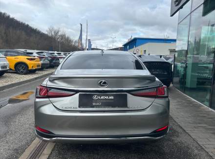 Lexus - ES