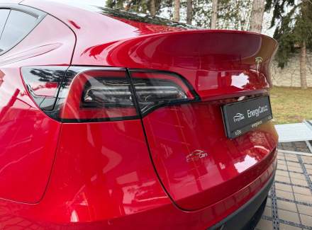Tesla - Model Y
