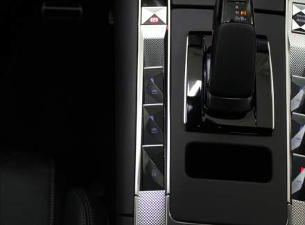 DS Automobiles - DS7 Crossback