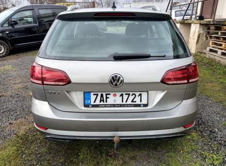 Volkswagen - Golf