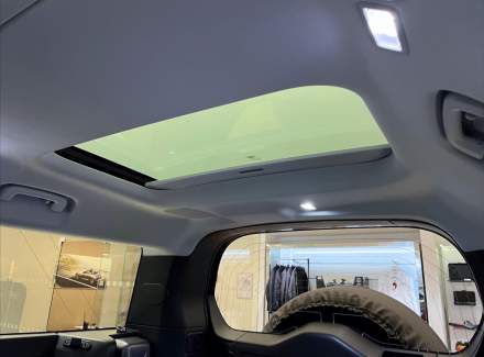 Land Rover - Defender