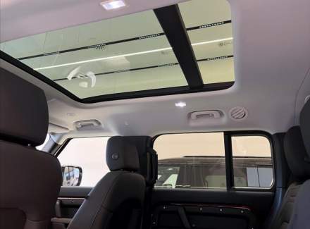 Land Rover - Defender