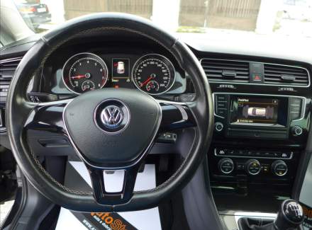 Volkswagen - Golf