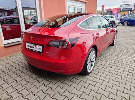 Tesla - Model 3