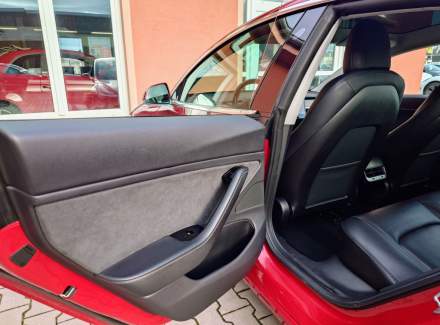 Tesla - Model 3