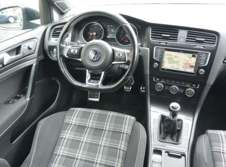 Volkswagen - Golf