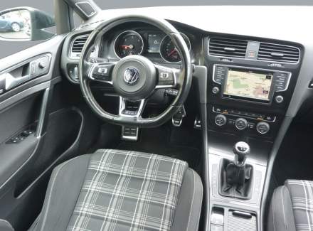 Volkswagen - Golf