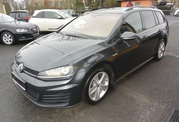 Volkswagen - Golf