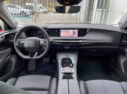 DS Automobiles - DS4