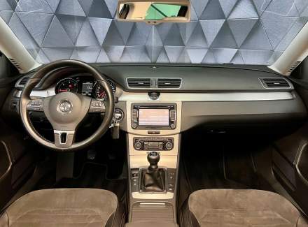 Volkswagen - Passat