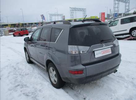 Mitsubishi - Outlander