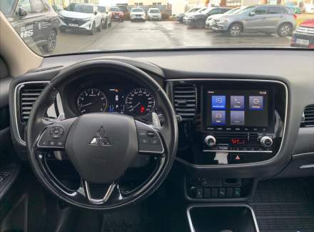 Mitsubishi - Outlander