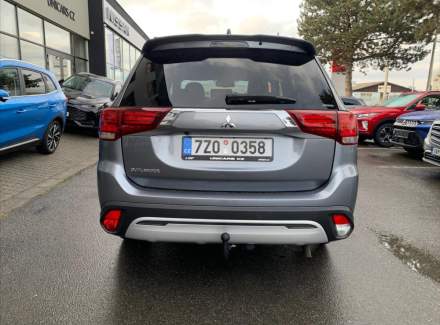 Mitsubishi - Outlander