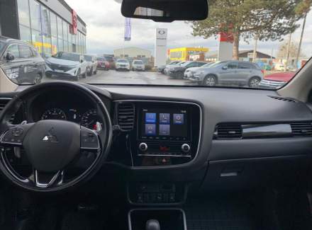 Mitsubishi - Outlander